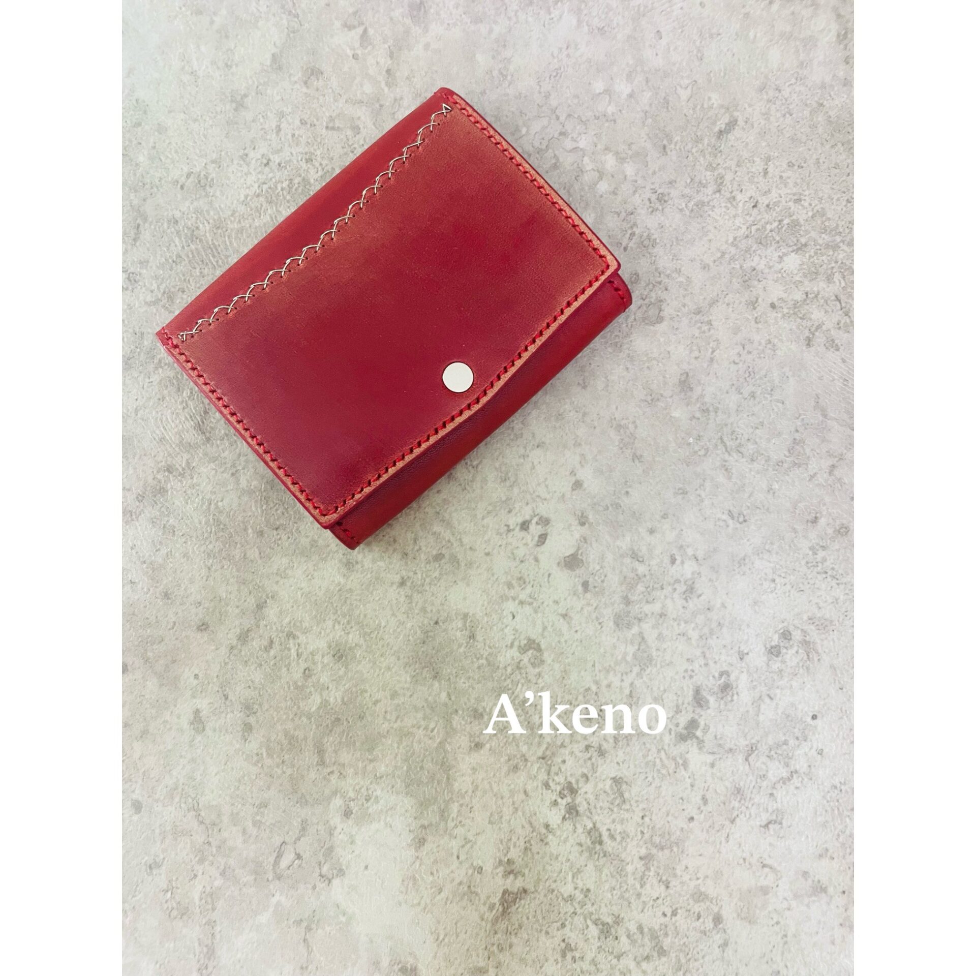A`kenoだけのワイヤーステッチが魅力的なカードケース